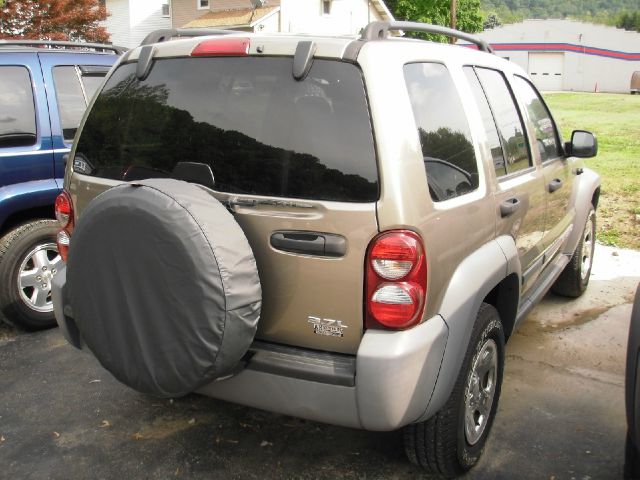 Jeep Liberty 2005 photo 11