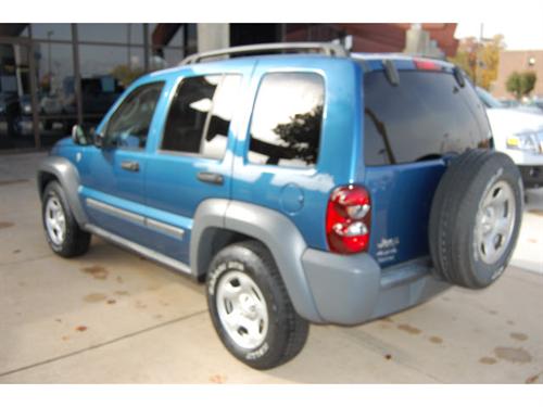 Jeep Liberty 2005 photo 2