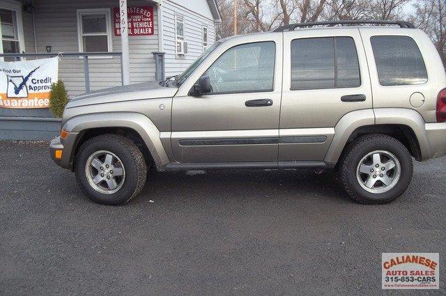 Jeep Liberty 2005 photo 2