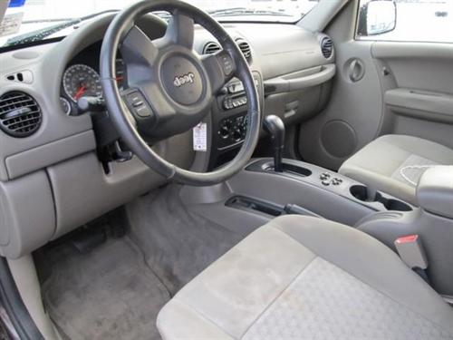 Jeep Liberty 2005 photo 2