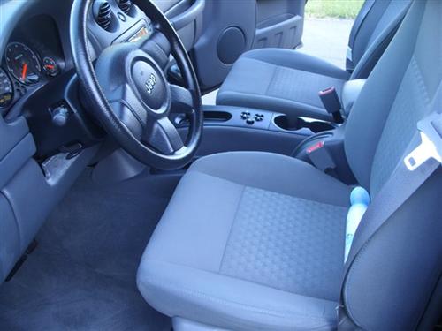 Jeep Liberty 2005 photo 2