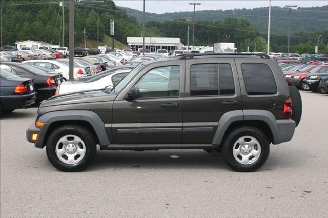 Jeep Liberty 2005 photo 2
