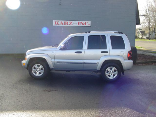 Jeep Liberty 2005 photo 2
