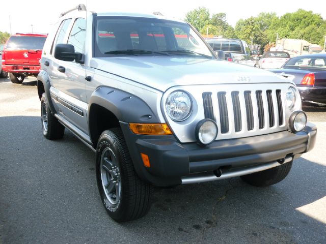 Jeep Liberty 2005 photo 1