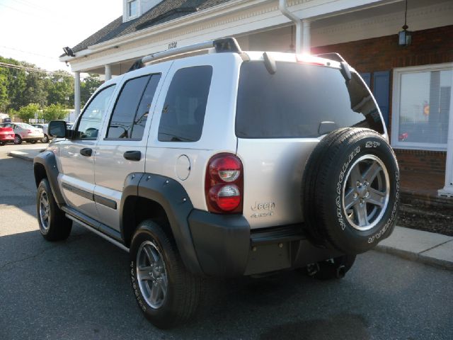 Jeep Liberty 2005 photo 4
