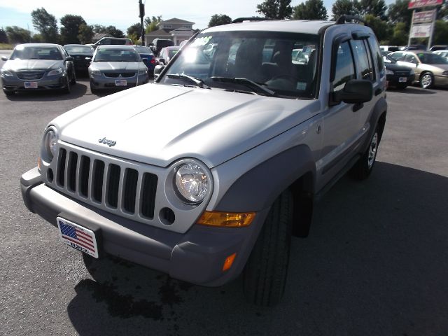 Jeep Liberty 2005 photo 2