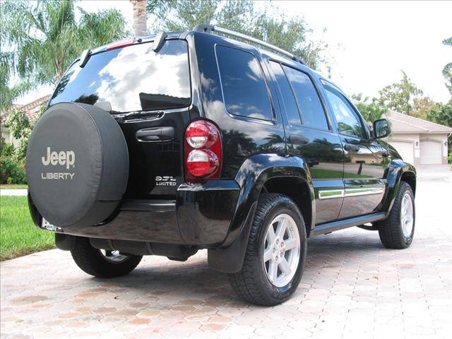 Jeep Liberty 2005 photo 2