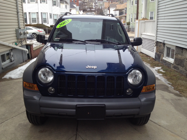 Jeep Liberty 2005 photo 2