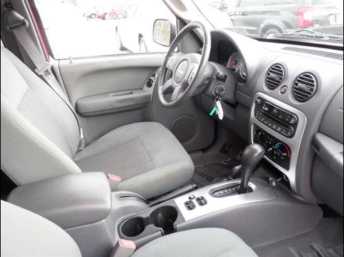 Jeep Liberty 2005 photo 2