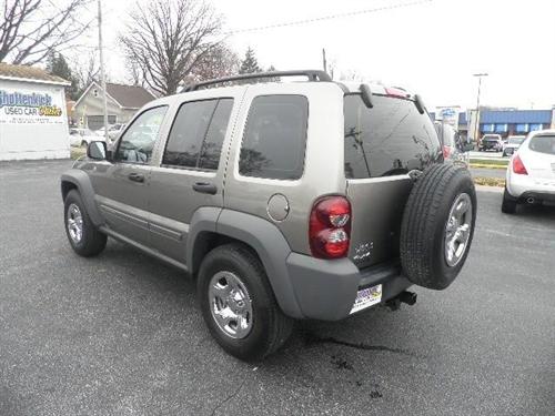 Jeep Liberty 2005 photo 2