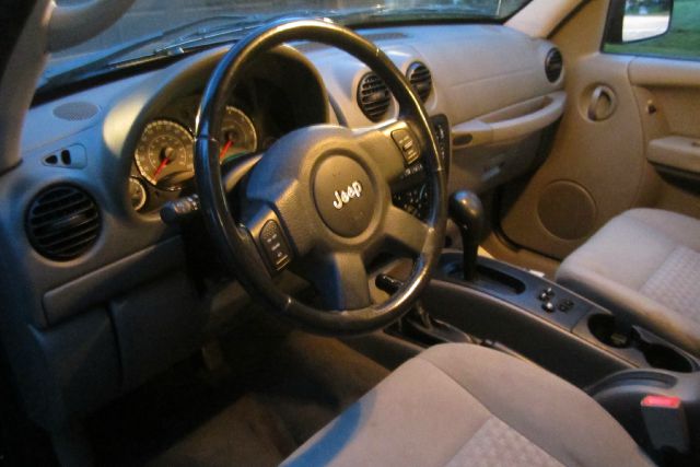 Jeep Liberty 2005 photo 4
