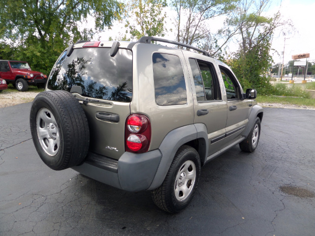 Jeep Liberty Extended Cab V8 LT W/1lt SUV