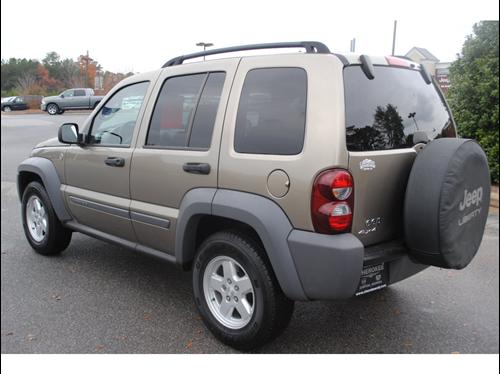 Jeep Liberty 2005 photo 3
