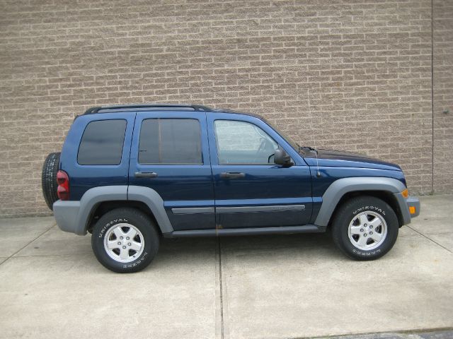 Jeep Liberty 2005 photo 2