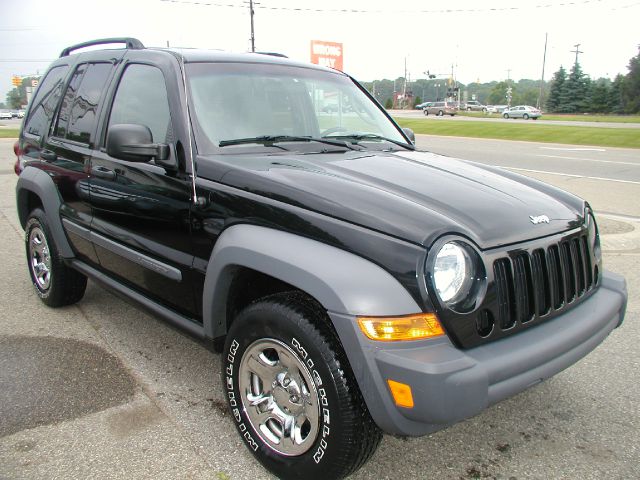 Jeep Liberty 2005 photo 2