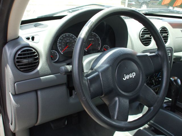 Jeep Liberty 2005 photo 4