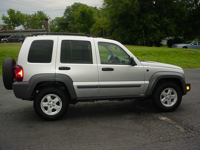Jeep Liberty 2005 photo 3