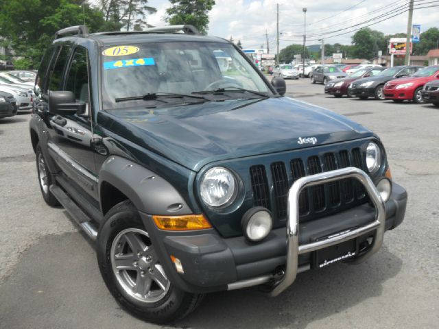 Jeep Liberty 2005 photo 2