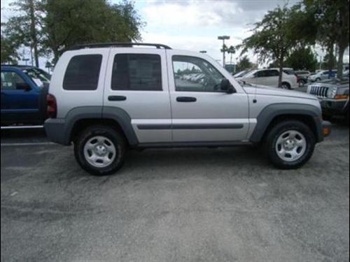 Jeep Liberty 2005 photo 2