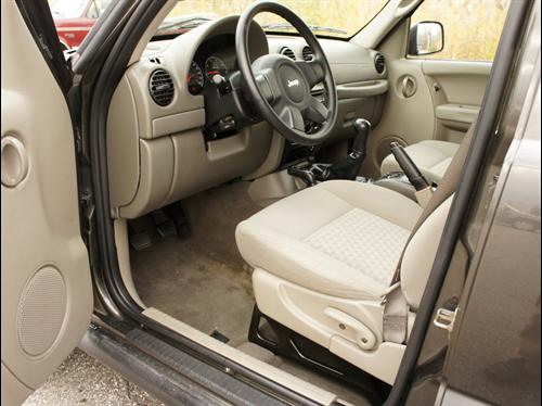 Jeep Liberty 2005 photo 4