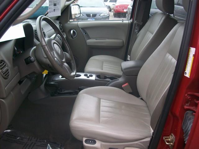 Jeep Liberty 2005 photo 2