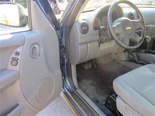 Jeep Liberty 2005 photo 3