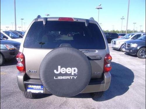Jeep Liberty 2005 photo 2