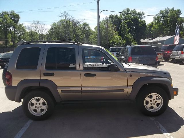 Jeep Liberty 2005 photo 7