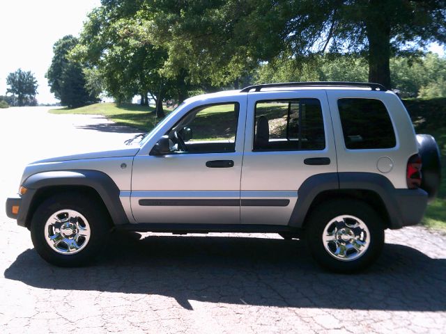 Jeep Liberty 2005 photo 2