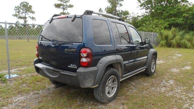 Jeep Liberty 2005 photo 2
