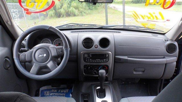 Jeep Liberty 2005 photo 4