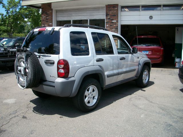 Jeep Liberty 2005 photo 4