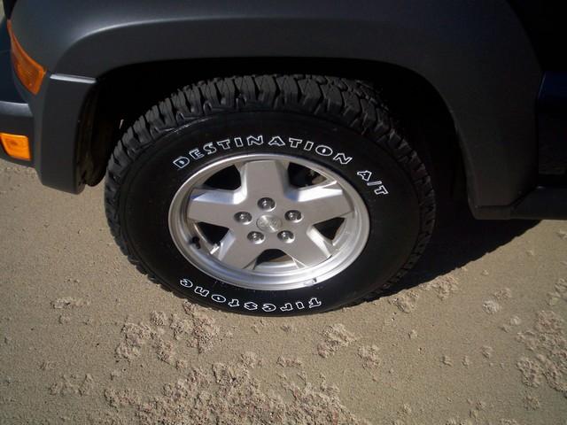 Jeep Liberty 2006 photo 2