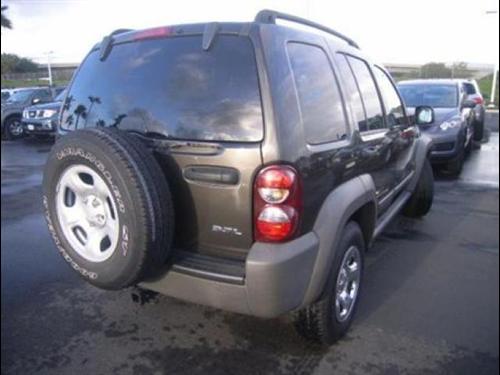 Jeep Liberty 2006 photo 3
