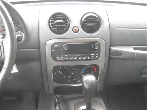Jeep Liberty 2006 photo 2