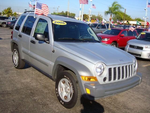 Jeep Liberty 2006 photo 2