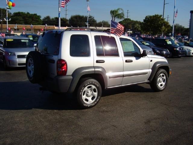 Jeep Liberty 2006 photo 4