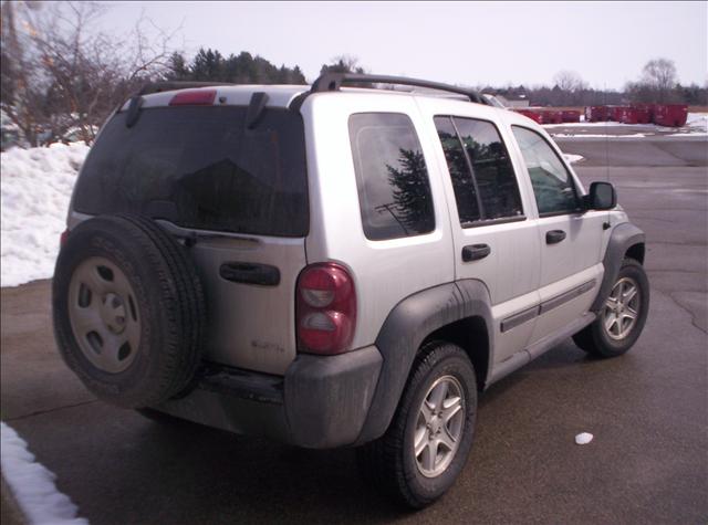 Jeep Liberty 2006 photo 2