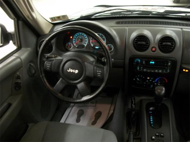 Jeep Liberty 2006 photo 2