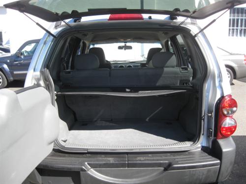 Jeep Liberty 2006 photo 2
