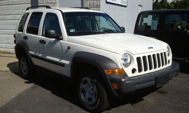 Jeep Liberty 2006 photo 2