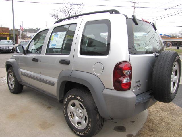Jeep Liberty 2006 photo 4