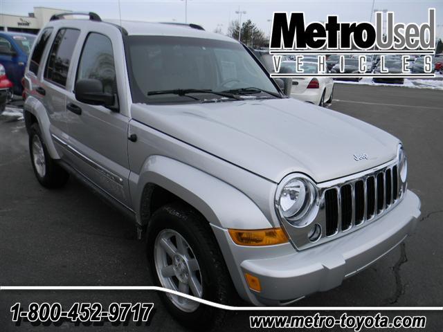 Jeep Liberty 3500 Dually QUAD CAB SLT Sport Utility
