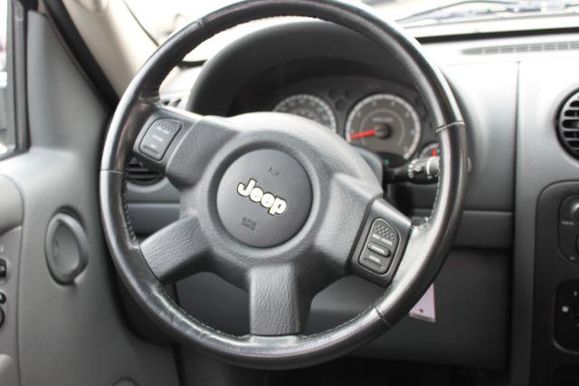Jeep Liberty 2006 photo 2