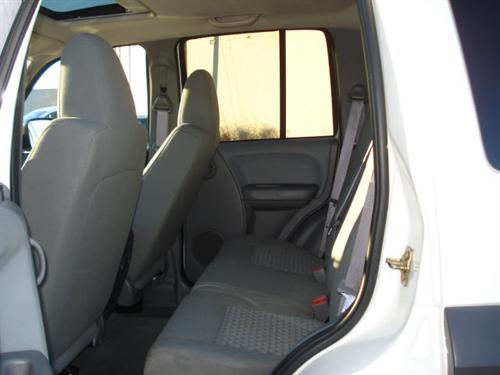 Jeep Liberty 2006 photo 2