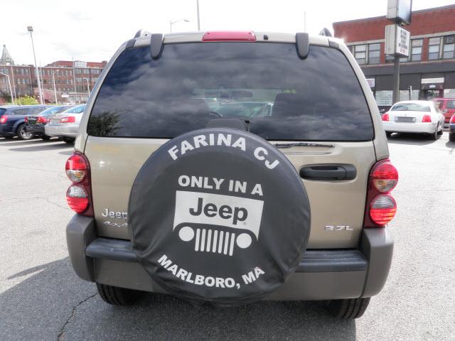 Jeep Liberty 2006 photo 2