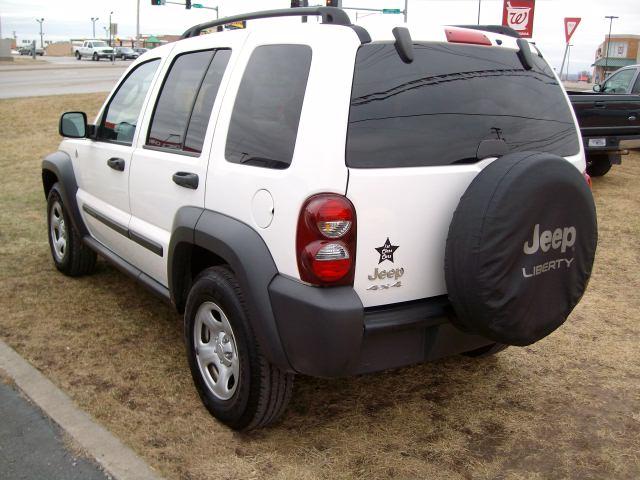 Jeep Liberty 2006 photo 2