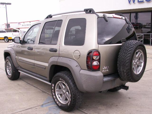 Jeep Liberty 2006 photo 2
