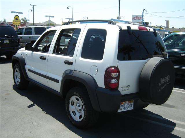 Jeep Liberty 2006 photo 2