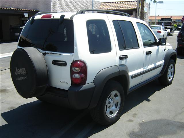 Jeep Liberty 2006 photo 4